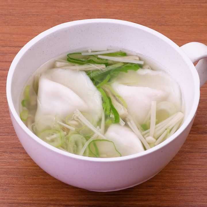 えのきとねぎの餃子スープ