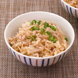 「ツナとえのきのごま油風味炊き込みごはん」のレシピ動画