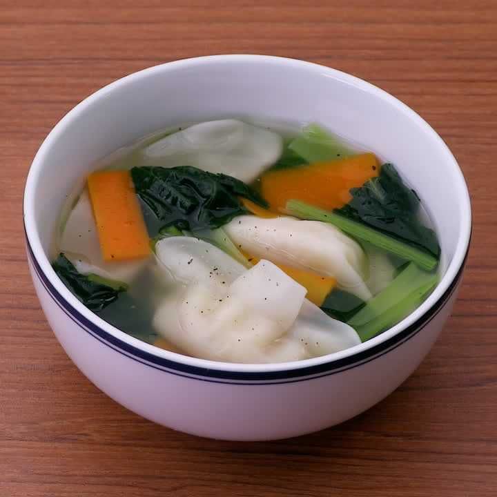 小松菜とにんじんの餃子スープ
