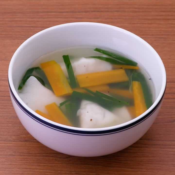 ニラとにんじんの餃子スープ