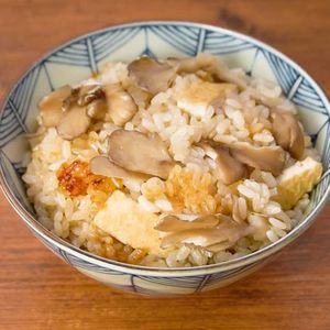 「まいたけのきつね炊き込みご飯」のレシピ動画