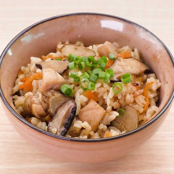 鶏肉としいたけの炊き込みご飯