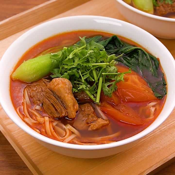 牛肉麺(ニューローメン)風