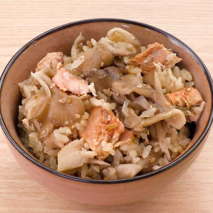 鮭缶と舞茸の炊き込みごはん