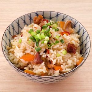 「焼き鳥缶とえのきの炊き込みご飯」のレシピ動画