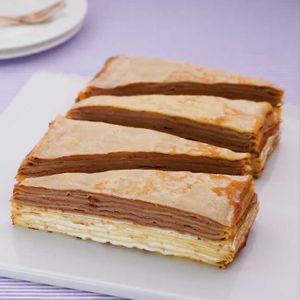 「卵焼き器で2色のミルクレープ」のレシピ動画