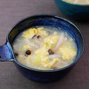 「しめじとねぎの卵スープ」のレシピ動画
