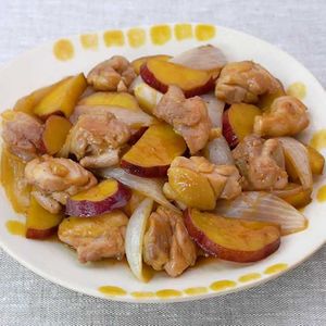 「鶏肉とさつまいものバター醤油炒め」のレシピ動画