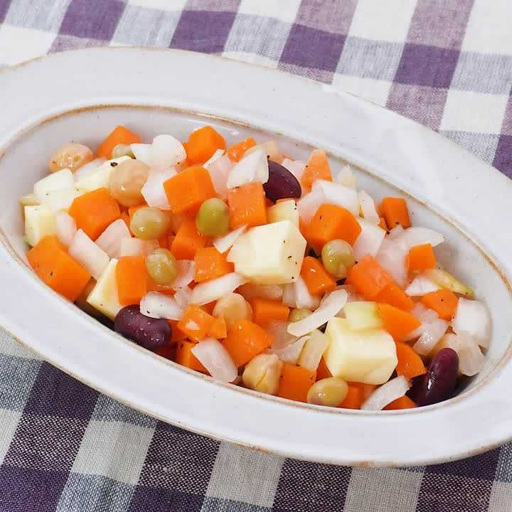 にんじんとチーズのコロコロサラダ