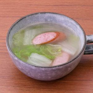「白菜とソーセージのコンソメスープ」のレシピ動画