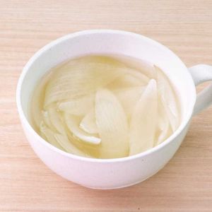 「たっぷり玉ねぎのコンソメスープ」のレシピ動画