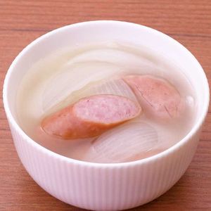 「玉ねぎとソーセージのコンソメスープ」のレシピ動画