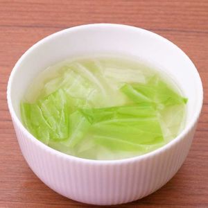 「たっぷりキャベツのコンソメスープ」のレシピ動画