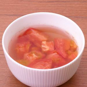 「フレッシュトマトのコンソメスープ」のレシピ動画