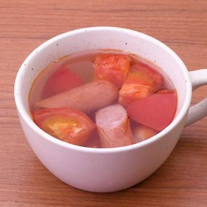 「トマトとソーセージのコンソメスープ」のレシピ動画