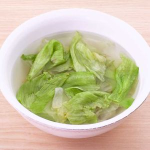 「レタスたっぷりコンソメスープ」のレシピ動画