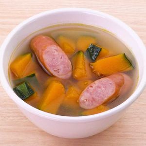 「ソーセージとかぼちゃのコンソメスープ」のレシピ動画