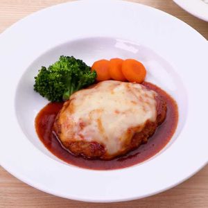 「トマト煮込みチーズハンバーグ」のレシピ動画