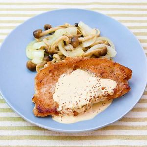 「ポークソテーのマスタードソースがけ」のレシピ動画