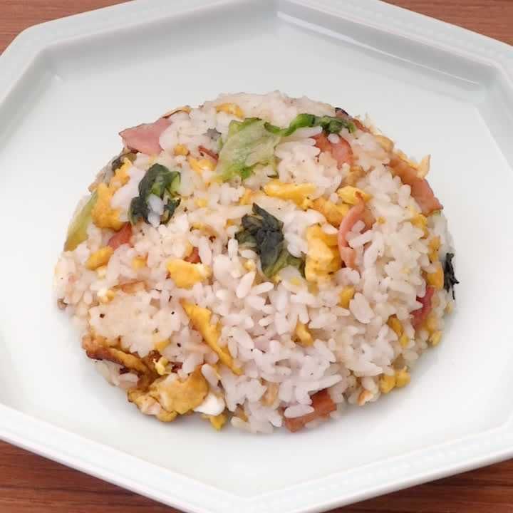 ベーコンのサニーレタスチャーハン