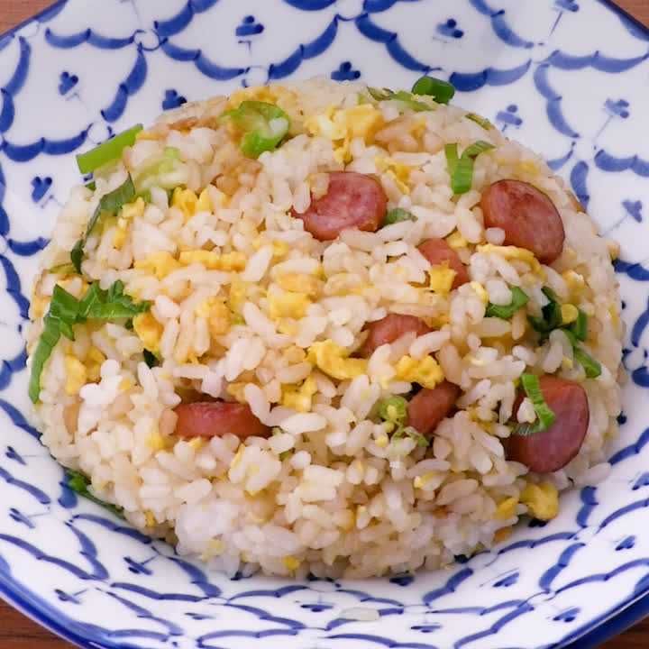 手軽で簡単 ソーセージ入り卵チャーハンのレシピ動画 作り方 Delish Kitchen