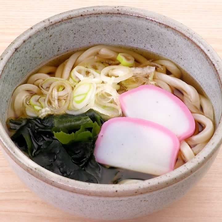 定番のおいしさ♪ わかめうどんのレシピ動画・作り方 | デリッシュキッチン