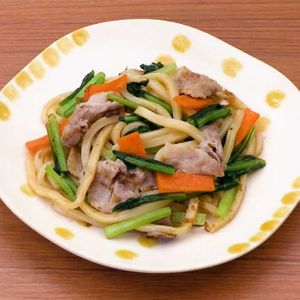 「小松菜のお手軽焼きうどん」のレシピ動画