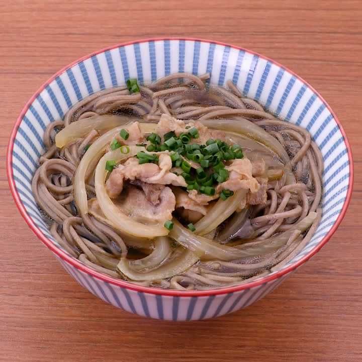 豚バラと玉ねぎの蕎麦