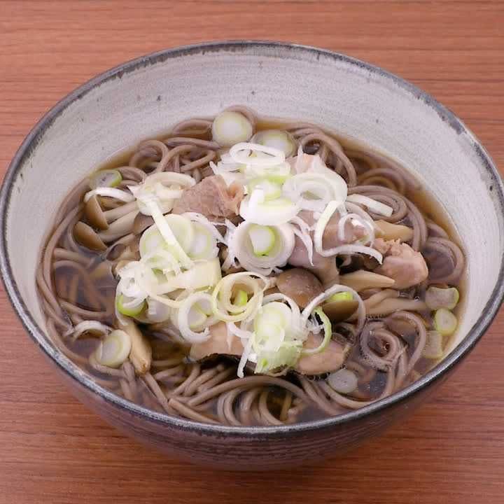 鶏肉としめじの蕎麦