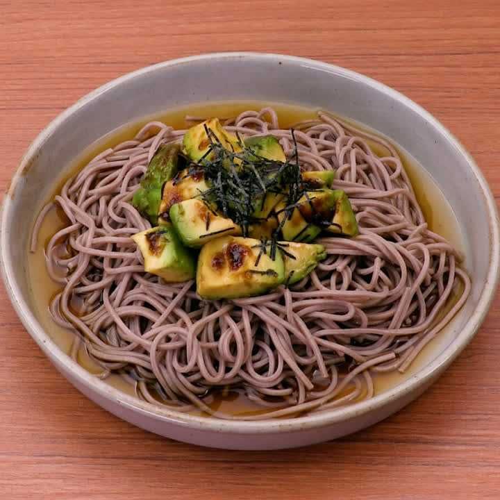 アボカドの冷やし蕎麦