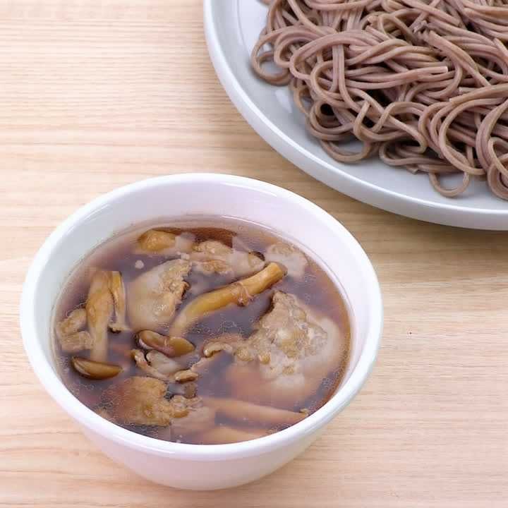 豚肉としめじのつけ蕎麦