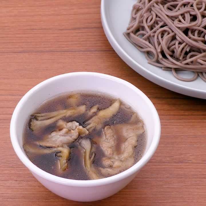 豚肉とまいたけのつけ蕎麦