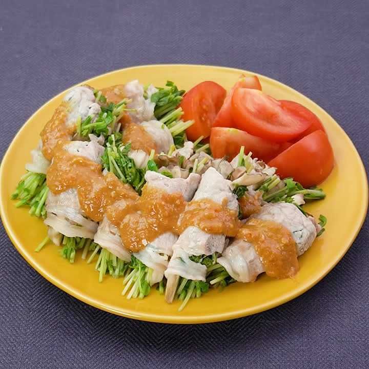 豆苗とまいたけの味噌だれ肉巻き