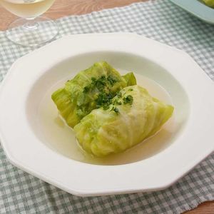 「鶏ひき肉のコンソメロールキャベツ」のレシピ動画
