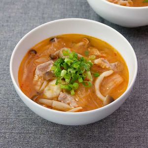 豚肉とキムチの春雨みそスープ