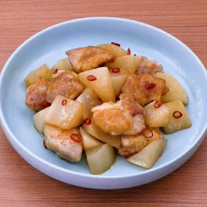 「鶏肉と大根の甘酢炒め」のレシピ動画