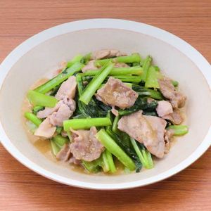 「豚肉と小松菜の味噌炒め」のレシピ動画