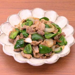 「豚こまとピーマンの味噌炒め」のレシピ動画