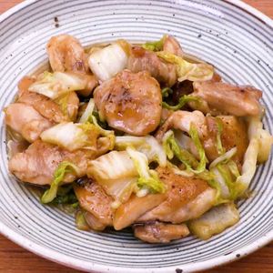 「鶏肉と白菜のこってりオイスター炒め」のレシピ動画