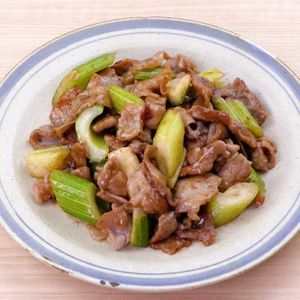 豚肉とセロリのオイスター炒め