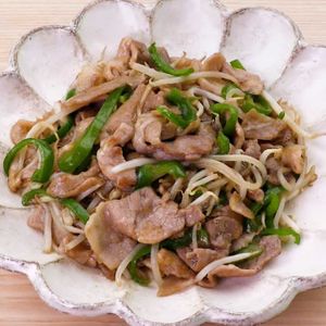 「豚肉とピーマンともやしのオイスター炒め」のレシピ動画