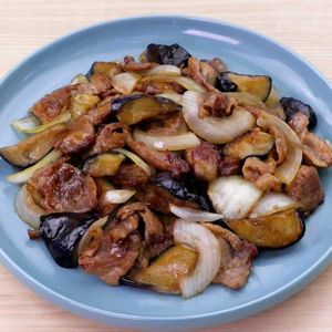 豚肉となすと玉ねぎのオイスター炒め
