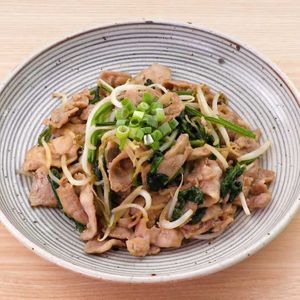 「豚こまとほうれん草の甘辛炒め」のレシピ動画