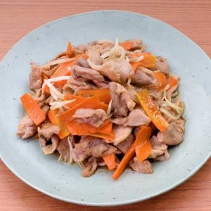 「豚肉とにんじんのもやし甘辛炒め」のレシピ動画
