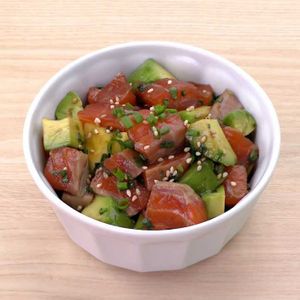 「サーモンのポキ風」のレシピ動画