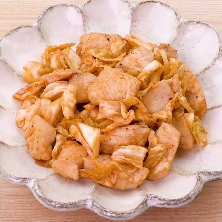 キャベツと鶏むねのケチャップ炒め