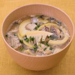 「たけのこと鯖缶の味噌汁」のレシピ動画