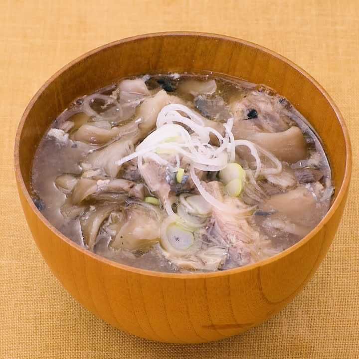 舞茸と鯖缶の味噌汁