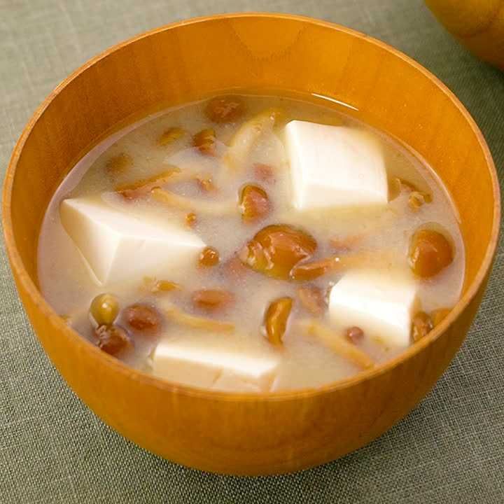 なめこと豆腐の味噌汁