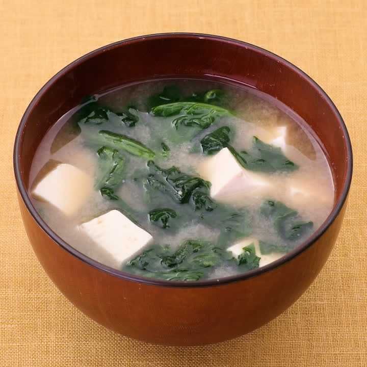 ほうれん草と豆腐の味噌汁